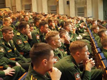 Почему военное училище может стать отличным выбором для молодых людей