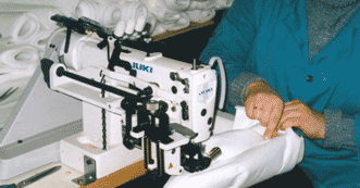 Специализированная швейная машина фирмы «JUKI», обеспечивающая шов «в замок»